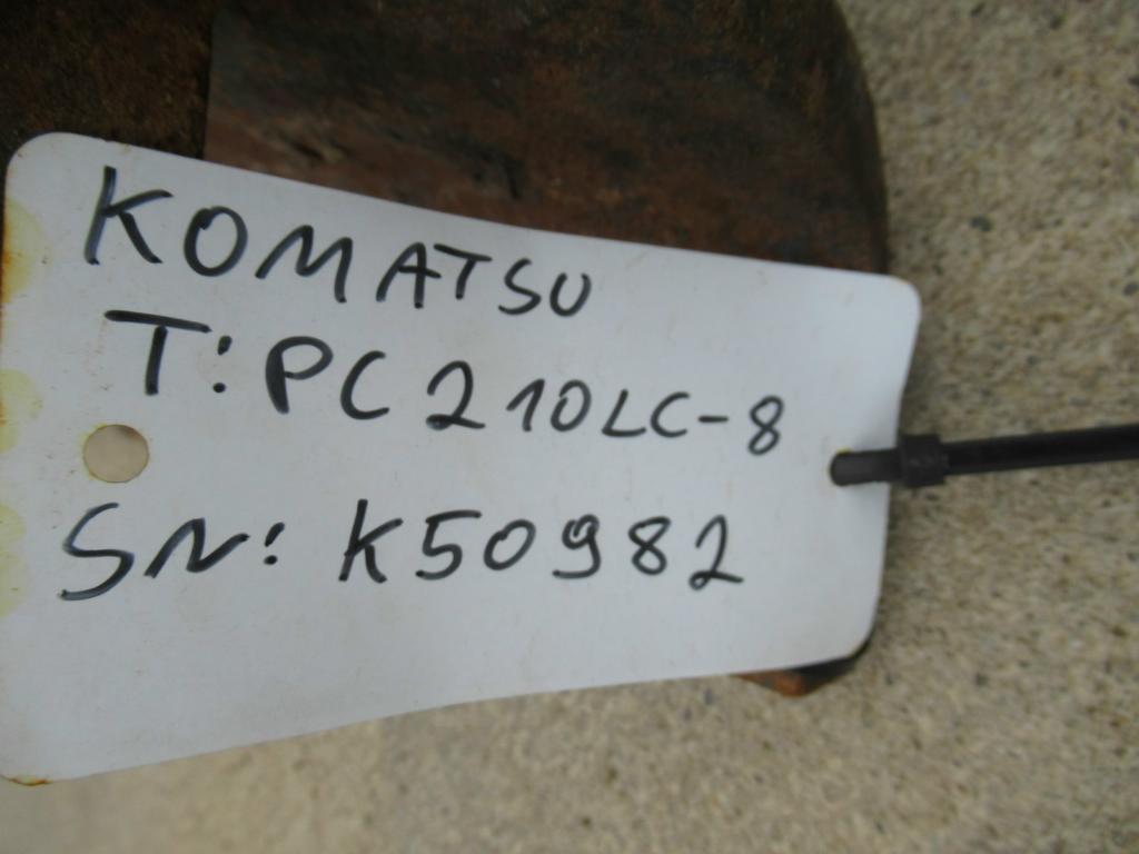 Komatsu -  PC210LC-8