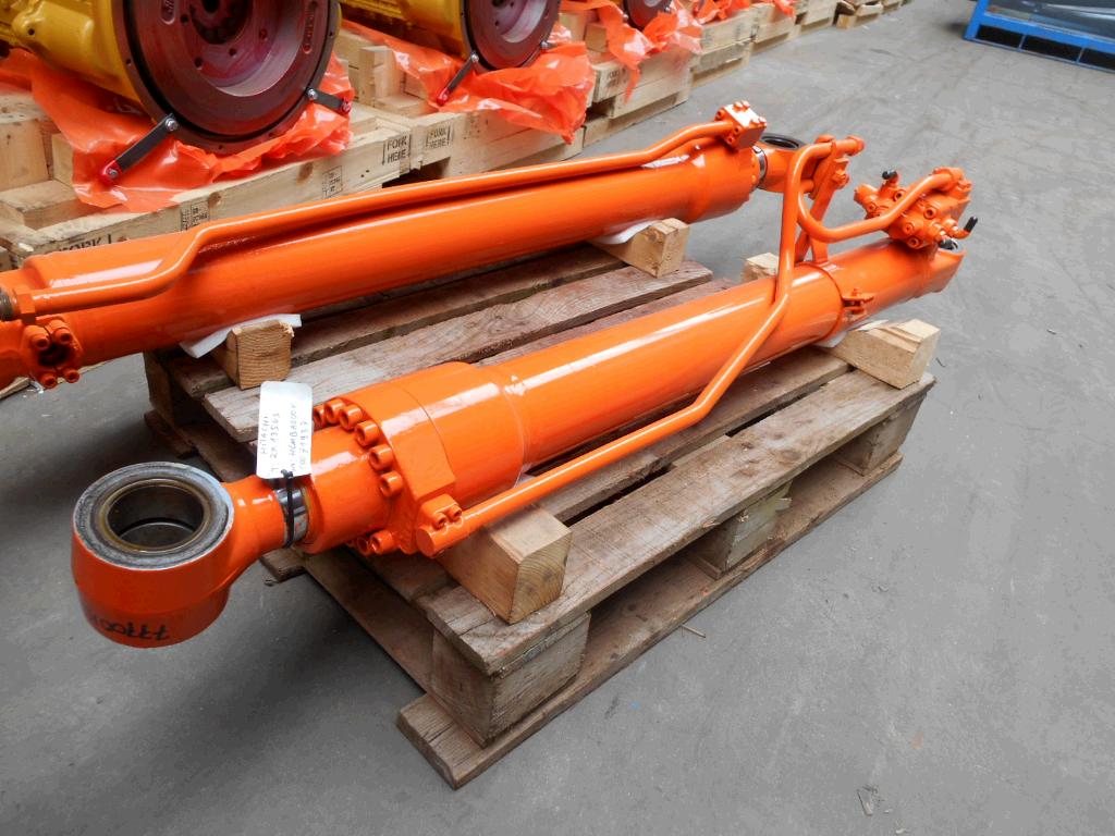Hitachi - ZX135US